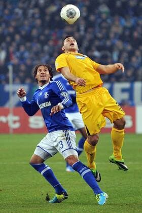 FC Schalke 04 vs. 1899 Hoffenheim --- Fussball --- DFB-Pokal --- 03.12.2013 Kevin Volland (Hoffenheim), rechts, Kopfball gegen Jermaine Jones (Schalke), Zweikampf, Aktion, Freisteller