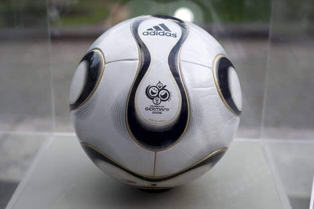 Ausstellung der FIFA WM-Bälle - Adidas Teamgeist - offizieller Spielball der WM 2006 in Deutschland - Parque Lage Rio de Janeiro. RIO DE JANEIRO RJ, Brasil 03 12 2013. ( x(11)xCelsoxPupox xFotoarenax 