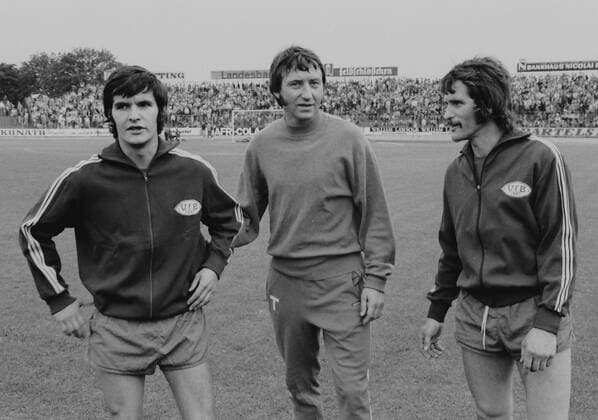 Aus Regionalliga Nord Saison 1973 1974 Eintracht Braunschweig gegen den VfB Oldenburg 3:1 am 01.09.1973. Im Foto: VfB Trainer Helmut Mrosla mit Spieler