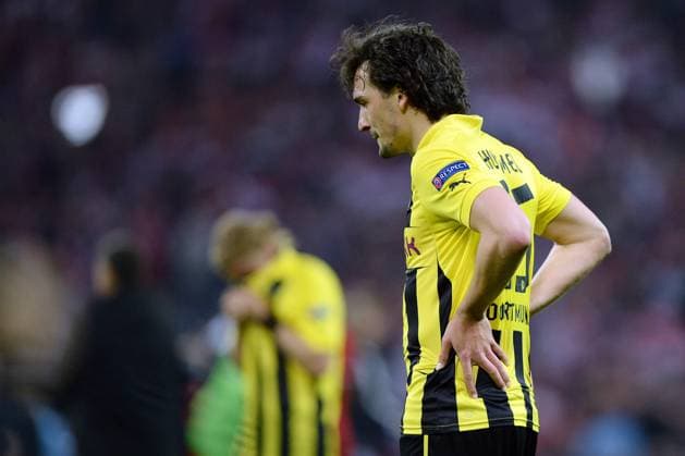 Borussia Dortmund vs. FC Bayern München --- Fussball --- Champions League --- 25.05.2013 Mats Hummels (Dortmund), nach dem Schlusspfiff, niedergeschlagen, Hände in den Hüften, Mimik, Gestik, halbe Figur, Trauer