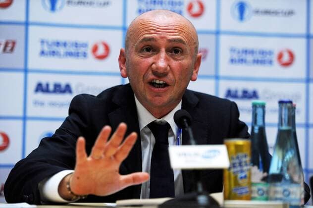 Luca DALMONTE ( ITA Chef Trainer - Head Coach - Virtus Rom ) zeigte sich sehr enttäuscht von der Leistung der Schiedsrichter und teilte dies den Journalisten mit - Pressekonferenz - Aktion - quer - horizontal - Event: ALBA Berlin vs. Virtus Rom - Eurocup - Saison 2013 14 - 8.Spieltag - Location: o2 World Berlin - Deutschland - Europa - Datum: 05.12.2013