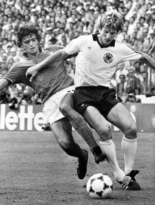 Alessandro Altobelli (Italien, li.) gegen Karlheinz Förster (BR Deutschland)