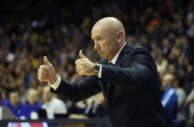 Luca Dalmonte (Trainer Rom) gestikulierend an der Seitenlinie ALBA Berlin vs Virtus Rom Basketball, Eurocup, Herren, men, Saison 2013 2014, Ergebnis 84:81 Berlin, 5.12.2013, Max Schmeling Halle