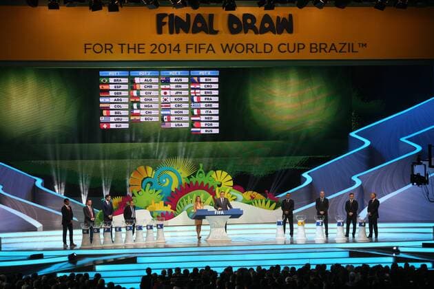 (131206) -- COSTA DO SAUIPE, Dec. 6, 2013 (Xinhua) -- Photo taken on Dec. 6, 2013 shows the performance prior to the ceremony of the final draw for the groups and matchups of the 2014 FIFA World Cup Brazil in Costa do Sauipe, Brazil. (Xinhua Xu Zijian) BRAZIL-FIFA WORLD CUP-FINAL DRAW 