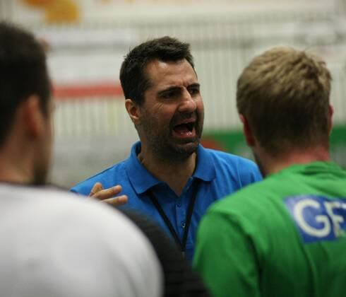 3. Handball-BL-Süd - 07.12.2013 - Saison 2013-2014 - MSG Groß-Bieberau vs SC Magdeburg II - Groß-Bieberau v. l. Magdeburgs Trainer Dirk Pauling in Aktion Aktion, Zweikampf -