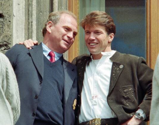 Fußball, FC Bayern München, Deutscher Meister 1997 Fussball 1. Bundesliga 1996 1997 01.06.1997 Deutscher Meister 1997 FC Bayern München Manager Uli Hoeness (li) umarmt von Lothar Matthäus FOTO: WEREK Pressebildagentur xxNOxMODELxRELEASExx