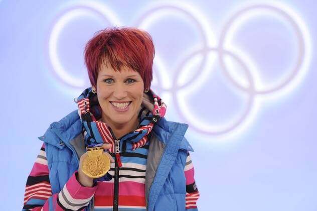 ARD Expertin Kati WILHELM (Biathlon),Einzelbild,angeschnittenes Einzelmotiv, Portrait,Porträt,mit Olympia Medaille, Präsentation der Moderatoren - und Expertenteams der ARD und des ZDF Fernsehens zu den Olympischen Winterspielen in Sotschi 2014 am 10.12.2013.