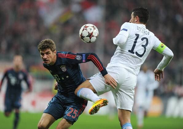 10-12-2013, Fussball, Saison 2013-2014, UEFA Champions League, Vorrunde, FC Bayern München - Manchester City, Thomas Müller (Thomas Müller, Bayern München), li., gegen Aleksandar Kolarov (Manchester City)