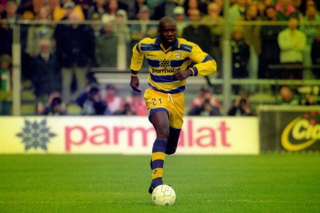 AC Parma - AC Florenz: Lilian Thuram (li., Parma) am Ball