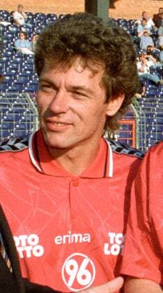 Aus Fussball-Gala 96 Uwe Seeler Allstars gegen Hannover 96 Aufstiegsmannschaft von 1985 am 05.08.1996 im Niedersachsenstadion. Im Foto: Frank Hartmann