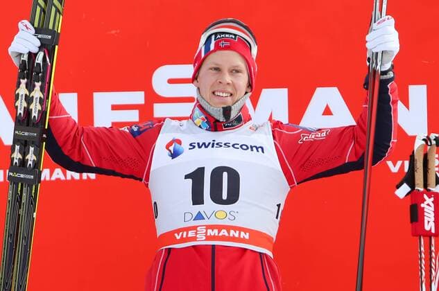 SKI NORDISCH - FIS WC Davos, 1,5km Sprint, Herren DAVOS,SCHWEIZ,15.DEZ.13 - SKI NORDISCH, LANGLAUF - FIS Weltcup, 1,5km Sprint der Herren, Freistil, Siegerehrung. Bild zeigt den Jubel von Anders Gloeersen (NOR). 