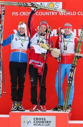 SKI NORDISCH - FIS WC Davos, 1,5km Sprint, Herren DAVOS,SCHWEIZ,15.DEZ.13 - SKI NORDISCH, LANGLAUF - FIS Weltcup, 1,5km Sprint der Herren, Freistil, Siegerehrung. Bild zeigt den Jubel von Martti Jylhae (FIN), Anders Gloeersen (NOR) und Sergey Ustiugov (RUS). Keyword: Medaille 