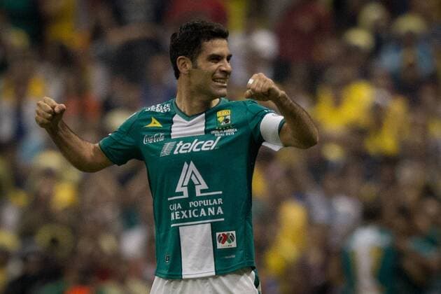Captain Rafael Marquez of Leon gestures after their team won the Mexican league championship final soccer match against America at the Azteca stadium in Mexico City on Dec. 15, 2013. (Xinhua Pedro Mera) (SP)MEXICO-MEXICO CITY-SOCCER-AMERICA VS LEON 
