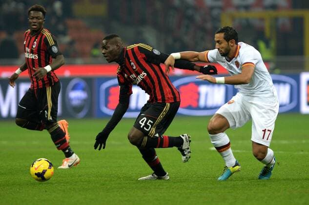 IPP20131216 Football - soccer: Serie A, AC Mailand - AS Rom, Mario Balotelli and Mehdi Benatia - xHOCHxZWEIx xItalyxPhotoxPressx 