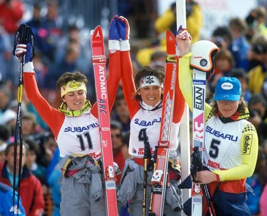 Alpine Ski WM 1987 - Siegerehrung Super G der Damen - Weltmeisterin Marina Walliser (Mitte), Michela Figini (beide SUI, li.) und Mateja Svet (YUG)