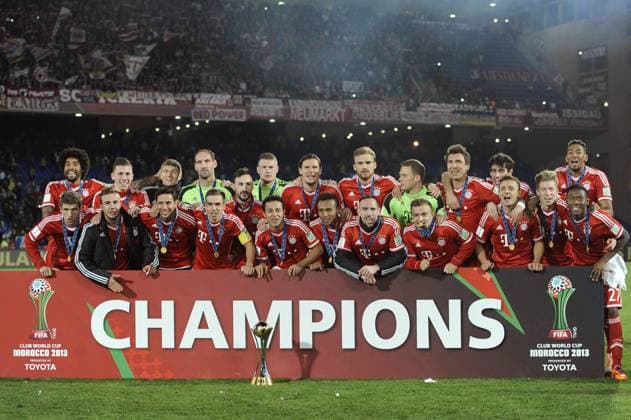 FC Bayern München ist Klub Weltmeister 2013, hi.v.li.: Dante, Pierre Emil Höjbjerg, Toni Kroos, Tom Starke, Diego Contento, Lukas Raeder, Daniel van Buyten, Jan Kirchhoff, Manuel Neuer, Mario Mandzukic, Javi Martinez, Jerome Boateng; vorn: Thomas Müller, Mario Götze, Claudio Pizarro, Philipp Lahm, Thiago Alcantara, Julian Green, Franck Ribery, Xherdan Shaqiri, Rafinha, Mitchell Weiser, David Alaba - Fussbal Fussball FIFA Klub WM 2013 Finale am 21.12.2013 in Marrakesch Marokko..