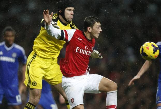 LONDON, Dec. 23, 2013 - Mesut Ozil(R) of Arsenal vies with Petr Cech, goalie of Chelsea, during the Barclays Premier League match at Emirates Stadium in London, Britain on Dec. 23, 2013. The match ended with a 0-0 draw. (Xinhua Wang Lili) (SP)BRITAIN-LONDON-SOCCER-PREMIER LEAGUE-ARSENAL VS CHELSEA 