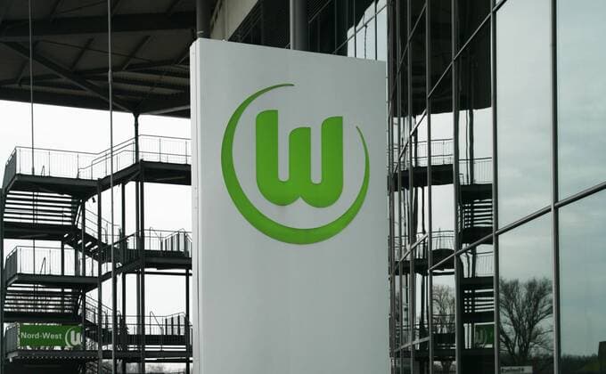 Logo VfL Wolfsburg - 1. Fußball Bundesliga Saison 2010-2011 - Deutschland, Fußball, Mann, Männer,10.02.2011