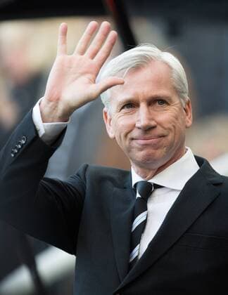 Fußball, Trainerhistorie Newcastle United von 1895 bis heute Alan Pardew, manager of Newcastle United - Newcastle United vs. Arsenal - Barclays Premier League - St James Park - Newcastle - 29 12 2013 Pic Philip Oldham Sportimage EDITORIAL USE ONLY. No use with unauthorised audio, video, data, fixture lists, club league logos or live services. Online in-match use limited to 120 images, no video emulation. No use in betting, games or single club league player publications.