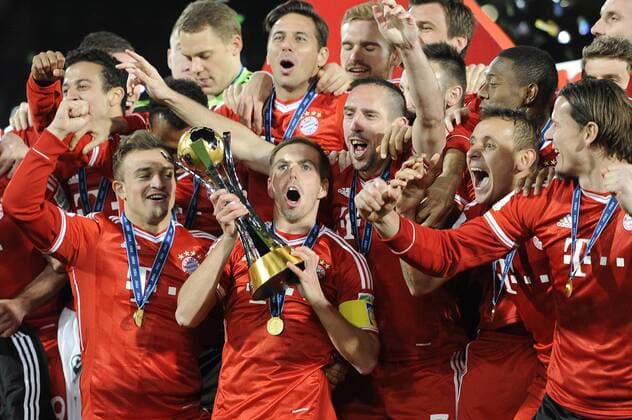 Siegerehrung,Trophaee,Pokal,Victory ceremony.Team ,Mannschaft um Philipp LAHM (Bayern Muenchen) feiert den Sieg,Jubel,Freude,Begeisterung,winner,Teamfoto,Gruppenfoto,Mannschaft,Mannschaftsfoto. FC Bayern Muenchen. Fussbal Fussball FIFA Klub WM 2013 Finale am 21.12.2013 in Marrakesch Marokko..