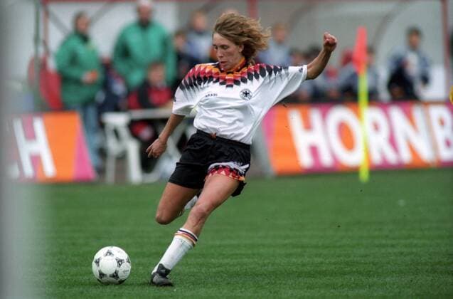 Europameisterschaft Finale, Deutschland - Schweden in Kaiserslautern: Heidi Mohr (Deutschland) beim Schuss