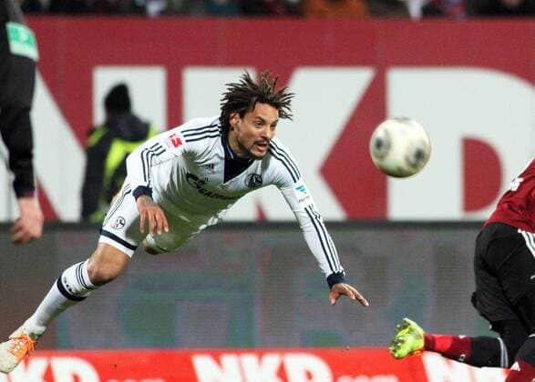 Fussball, 1. BL, 1. Bundesliga, Saison 2013 2014, Herren, Deutschland, , 21.12.2013, 1. FC Nürnberg - FC Schalke 04 0-0, v.l. Freisteller, Einzelbild, Aktion, Ganzkörper, Ganzfigur, Einzelaktion, Jermaine Jones, FC Schalke 04, xklausxschillingerx