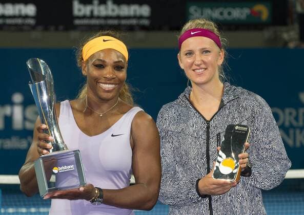 (140104) -- BRISBANE, Jan. 4, 2014 (Xinhua) -- Serena Williams (L) of the U.S. and Victoria Azarenka of Belarus pose for photos during the trophy ceremony after the women s singles final match at Brisbane International tennis tournament in Brisbane, Australia, Jan. 4, 2014. Serena Williams won 2-0. (Xinhua Bai Xue) (SP) AUSTRALIA-BRISBANE-TENNIS-WILLIAMS-AZARENKA 
