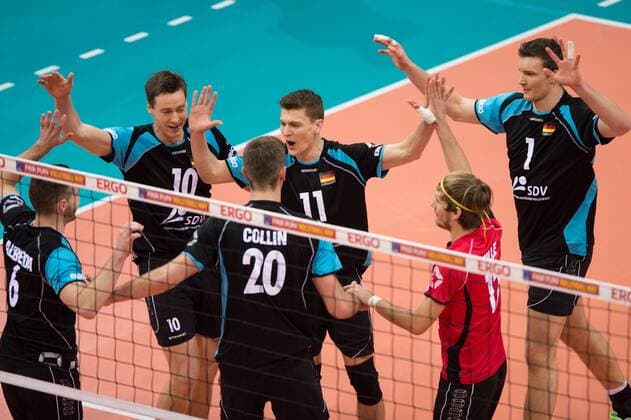 04.01.2014, MHP Arena, Ludwigsburg Volleyball, Qualifikation WM 2014, Deutschland vs. Estland Jubel Denis Kaliberda ( 6 GER), Jochen Schöps Schoeps ( 10 GER), Philipp Collin ( 20 GER), Lukas Kampa ( 11 GER), Ferdinand Tille ( 12 GER), Christian Fromm ( 1 GER)