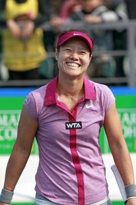 Li Na of China laughs after winning womens singles final of the WTA Tennis Damen 2014 Shenzhen Open tennis tournament in Shenzhen city, south Chinas Guangdong province, 4 January 2014. WTA Tennis Damen  20140104_04172