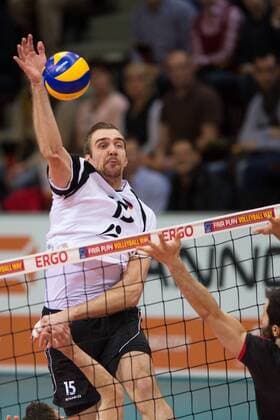 05.01.2014, MHP Arena, Ludwigsburg Volleyball, Qualifikation WM 2014, Deutschland vs. Türkei Tuerkei Angriff Tim Broshog ( 15 GER)