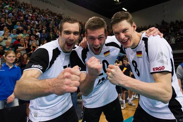 05.01.2014, MHP Arena, Ludwigsburg Volleyball, Qualifikation WM 2014, Deutschland vs. Türkei Tuerkei Jubel Tim Broshog ( 15 GER), Philipp Collin ( 20 GER), Marcus Böhme Boehme ( 8 GER) nach dem Sieg erfolgreiche WM-Qualifikation