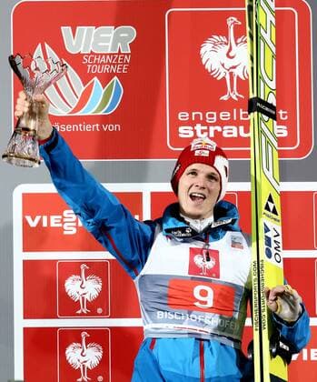 SKI NORDISCH - FIS WC Bischofshofen, Vierschanzentournee BISCHOFSHOFEN,AUSTRIA,06.JAN.14 - SKI NORDISCH, SKISPRINGEN - FIS Weltcup der Herren, Vierschanzen-Tournee, Siegerehrung. Bild zeigt den Jubel von Thomas Morgenstern (AUT). Keywords: Gesamtsieg, Trophäe. 