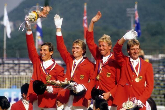 Team BR Deutschland, Military Olympiasieger 1988 in Seoul, v.li.: Matthias Baumann, Thies Kaspareit, Ralf Ehrenbrink, Claus Erhorn