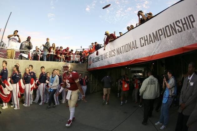Jan. 6, 2014 - Pasadena, California, United States of America - Quarterback Jameis Winston 5 of the Florida State Seminoles pumps players up as they head into the locker room..During the BCS Championship Game in Pasadena, California. Between the 1 ranked Florida State Seminoles and the 2 ranked Auburn Tigers. The final game of the Bowl Championship Series, before moving to a four team playoff system. NCAA College League USA Football 2014 - Jan 6 - BCS Championship Game - Florida St vs Auburn - ZUMAl30