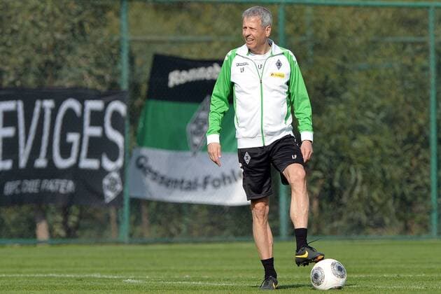 Borussia Mönchengladbach Training --- Fussball --- 1.Bundesliga --- 12.01.2014 Lucien Favre (Trainer Mönchengladbach), Freisteller, Einzelbild, Aktion