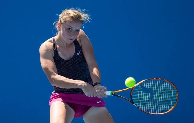 Australian Open 2013, Melbourne Park,ITF Grand Slam Tennis Tournament, Annika Beck (GER),Aktion,Einzelbild,Halbkoerper,Querformat,