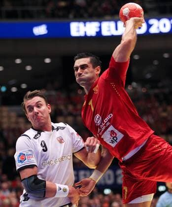 HANDBALL - EHF EM 2014, MKD vs CZE HERNING,DAENEMARK,14.JAN.14 - DIVERS, HANDBALL - EHF Europameisterschaft 2014 der Herren, Länderspiel, Gruppenphase, Mazedonien vs Tschechien. Bild zeigt Filip Jicha (CZE) und Kiril Lazarov (MKD). 