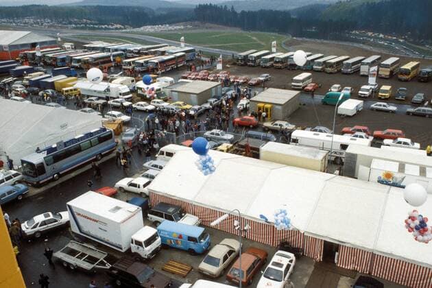 Eröffnungsrennen auf dem Nürburgring: Fahrerlager