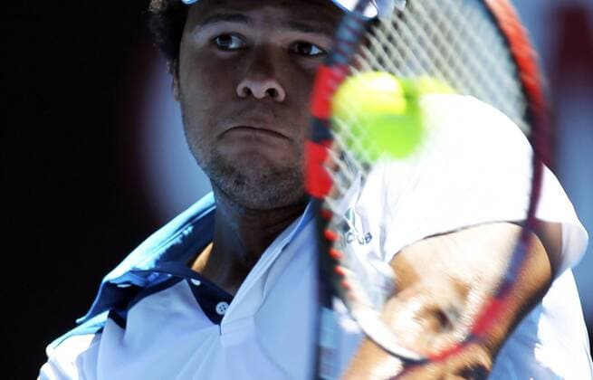(140116) -- MELBOURNE, Jan. 16, 2014 (Xinhua) -- Jo-Wilfried Tsonga of France returns the ball during the men s singles 2nd round match at 2014 Australian Open tennis tournament in Melbourne, Australia, Jan. 16, 2014. 