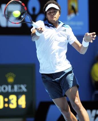 (140116) -- MELBOURNE, Jan. 16, 2014 (Xinhua) -- Jo-Wilfried Tsonga of France returns the ball during the men s singles 2nd round match at 2014 Australian Open tennis tournament in Melbourne, Australia, Jan. 16, 2014. 