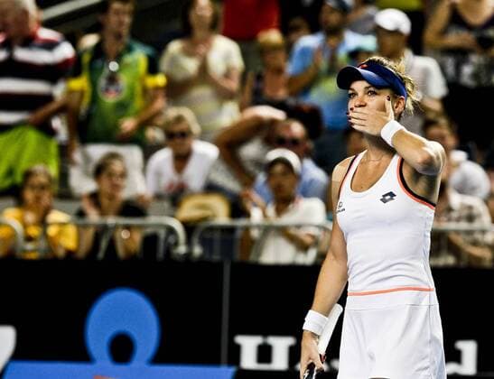 (140116) -- MELBOURNE, Jan. 16, 2014 (Xinhua) -- Agnieszka Radwanska of Poland greets the audience after the women s singles second round match against Olga Govortsova of Belarus at the 2014 Australian Open tennis tournament in Melbourne on Jan. 16, 2014. 