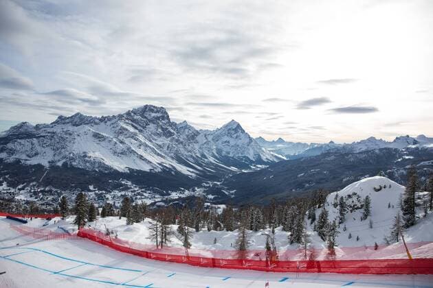 16.01.2014, Olympia delle Tofane, Cortina d Ampezzo, ITA, FIS Weltcup Ski Alpin, Abfahrt, Damen, 1. Training, im Bild Uebersicht Pista delle Tofane und umliegende Berge overview Pista delle Tofane and surrounding mountains during the 1st practice run of the ladies downhill of the FIS Ski Alpine World Cup at the Olympia delle Tofane course in Cortina d Ampezzo, Italy on 2014 01 16. EP_gro E