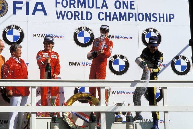 Siegerehrung GP der Niederlande in Zandvoort 1985, v.li. Alain Prost (Frankreich McLaren), Sieger Niki Lauda (Österreich McLaren TAG Porsche) und Ayrton Senna (Brasilien Lotus)