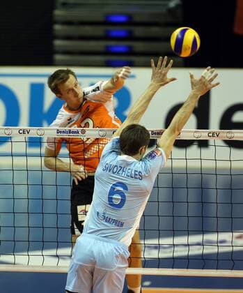 Robert Kromm (BR Volleys), hinten, vorne Eugeniy Sivozhelez (Kazan), BR Volleys Berlin vs Zenit Kazan Volleyball Champions League 2014 CEV Deniz Bank Herren, Männer, Volleyball, Deutschland, Germany, Max-Schmeling-Halle Berlin, 16.1.2014