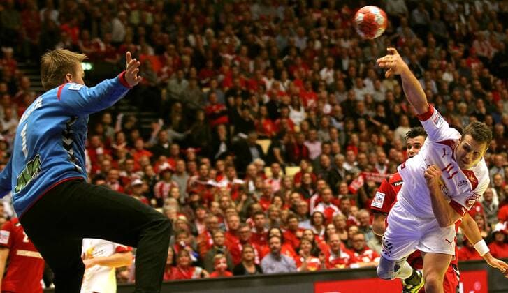 HANDBALL - EHF EM 2014, DEN vs CZE HERNING,DAENEMARK,16.JAN.14 - DIVERS, HANDBALL - EHF Europameisterschaft 2014 der Herren, Laenderspiel, Gruppenphase, Daenemark vs Tschechien. Bild zeigt Tomas Mrkva (CZE) und Michael Knudsen (DEN). 