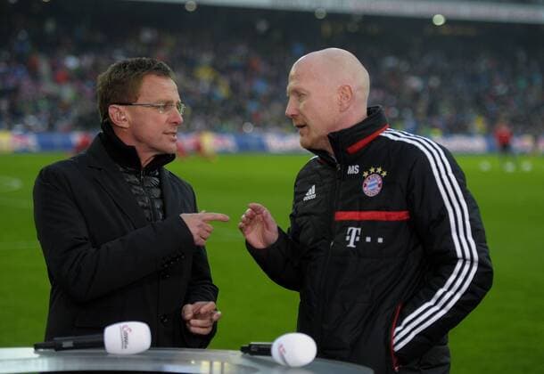 18.01.2014, Fussball 1.Bundesliga 2013 2014, Testspiel in Salzburg (Österreich), FC RB Salzburg - FC Bayern München, v.li: Ralf Rangnick (Sportdirektor Red Bull) und Sportdirektor Matthias Sammer (Bayern München) im Gespräch. 