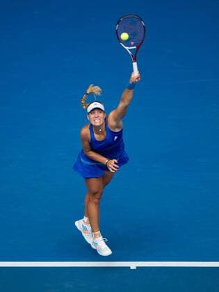 (140119) -- MELBOURNE, Jan. 19, 2014 (Xinhua) -- Angelique Kerber of Germany serves the ball during her women s singles fourth round match at Australian Open tennis tournament in Melbourne, Australia, Jan. 19, 2014. (Xinhua Bai Xue) (SP)AUSTRALIA-MELBOURNE-TENNIS-KERBER 