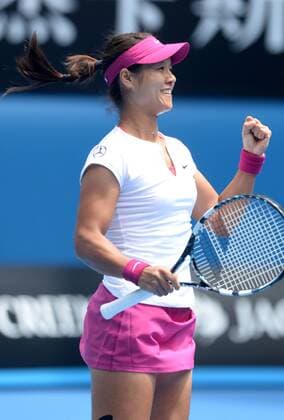 (140121) -- MELBOURNE, Jan. 21, 2014 (Xinhua) -- Li Na of China celebrates after winning women s singles quarterfinal match at Australian Open tennis tournament in Melbourne, Australia, Jan. 21, 2014. . (Xinhua Li Jundong) (SP)AUSTRALIA-MELBOURNE-TENNIS-LI NA 