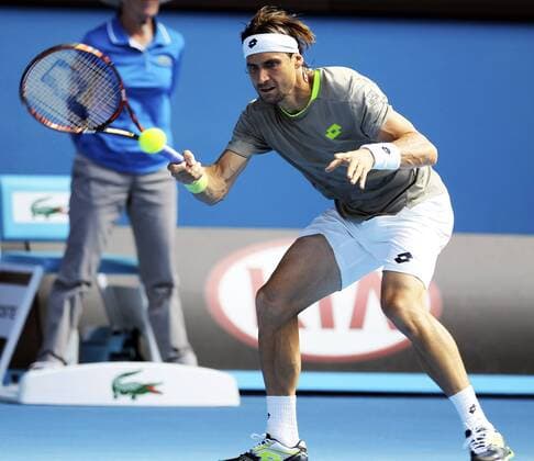 (140121) -- MELBOURNE, Jan. 21, 2014 (Xinhua) -- David Ferrer of Spain returns a shot during the men s singles quarterfinal at 2014 Australian Open tennis tournament in Melbourne, Australia, Jan. 21, 2014. 