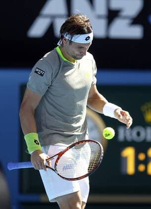 (140121) -- MELBOURNE, Jan. 21, 2014 (Xinhua) -- David Ferrer of Spain reacts during the men s singles quarterfinal at 2014 Australian Open tennis tournament in Melbourne, Australia, Jan. 21, 2014. 